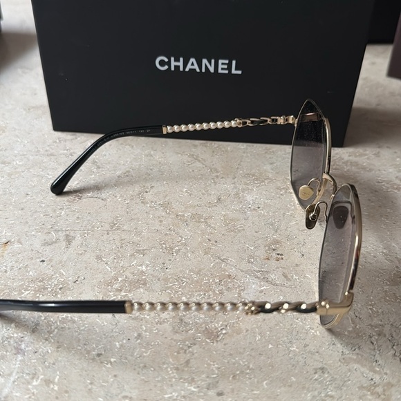 Chanel sunglasses CH4281. Wire frame pearls and leather - Picture 4 of 4